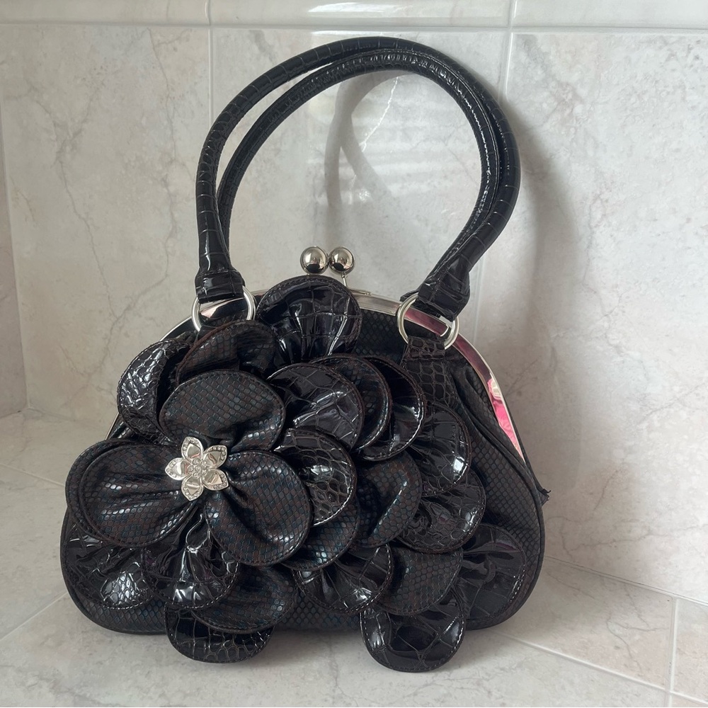 Brown Petal Flower Handbag With Kiss Lock